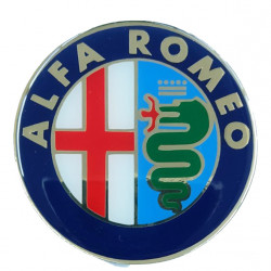 Race Axion ALFA ROMEO ΑΥΤΟΚΟΛΛΗΤΟ ΣΗΜΑ ΚΑΠΩ / ΠΟΡΤ ΜΠΑΓΚΑΖ 7,4cm ΜΠΛΕ/ΧΡΥΣΟ ΜΕ ΕΠΙΚΑΛΥΨΗ ΕΠΟΞΕΙΔΙΚΗΣ ΡΥΤΙΝΗΣ (ΥΓΡΟ ΓΥΑΛΙ) - 1 ΤΕΜ.